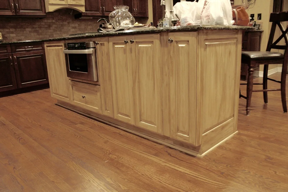 Two-tone kitchen with a glazed cream island