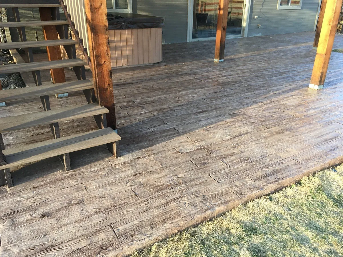 Faux wood-plank concrete steps